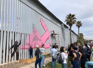 muro fronterizo, Playas de Tijuana